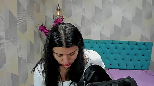 Snapshot of LindaBreeS chatting on 10-21-25, 01:21 LindaBreeS online show from 10-21-25, 01:21