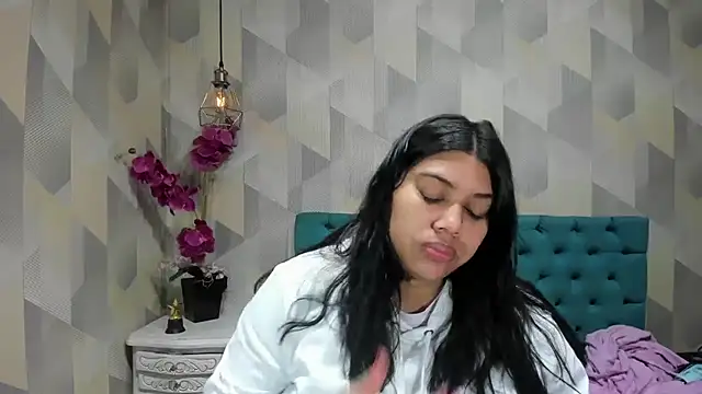 Snapshot of LindaBreeS chatting on 09-26-25, 02:35 LindaBreeS online show from 09-26-25, 02:35