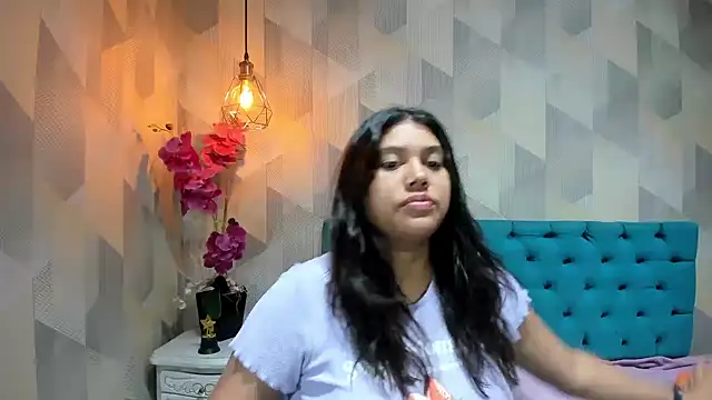 Snapshot of LindaBreeS chatting on 05-16-26, 01:43 LindaBreeS online show from 05-16-26, 01:43