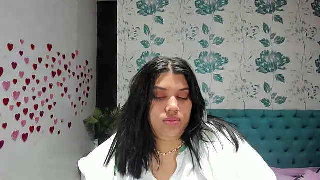 Snapshot of LindaBreeS chatting on 03-08-25, 05:11 LindaBreeS online show from 03-08-25, 05:11