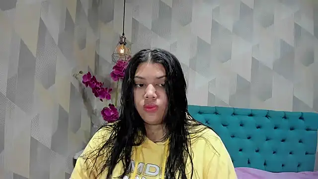 Snapshot of LindaBreeS chatting on 10-13-25, 01:02 LindaBreeS online show from 10-13-25, 01:02