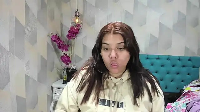 Snapshot of LindaBreeS chatting on 09-14-25, 04:02 LindaBreeS online show from 09-14-25, 04:02