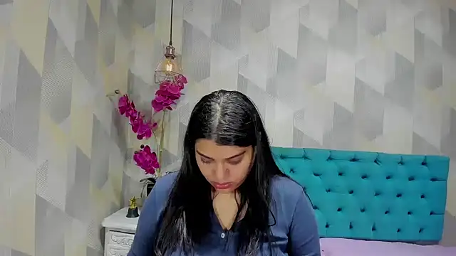 LindaBreeS online show from 10-31-25, 01:41