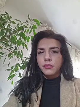 Snapshot of JolieLizz chatting on 10-31-25, 10:01 JolieLizz online show from 10-31-25, 10:01