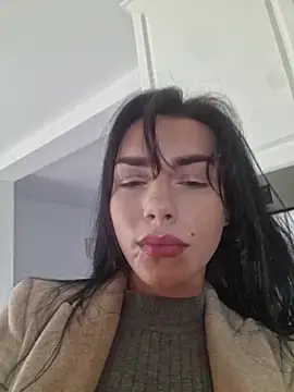 Snapshot of JolieLizz chatting on 11-04-25, 12:20 JolieLizz online show from 11-04-25, 12:20