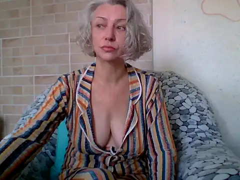 Lorie Carrie online show from 07-11-26, 08:36