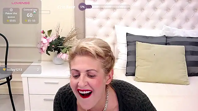 ElenaJuarez online show from 10-05-25, 07:15