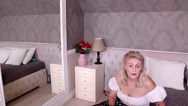 ElenaJuarez online show from 11-10-25, 06:02