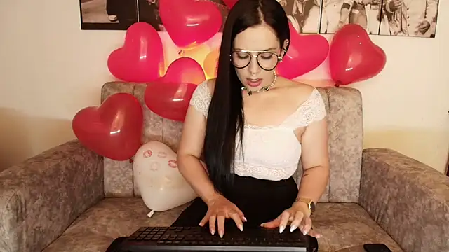 camii evanss online show from 02-12-25, 06:19