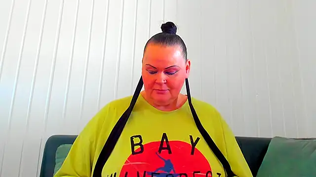 MilanaBiegert online show from 03-12-26, 01:04