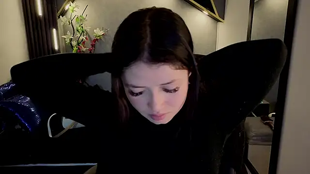 Snapshot of almma_shy chatting on 09-23-25, 01:40 almma shy online show from 09-23-25, 01:40