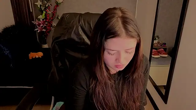 Snapshot of almma_shy chatting on 10-18-25, 03:25 almma shy online show from 10-18-25, 03:25