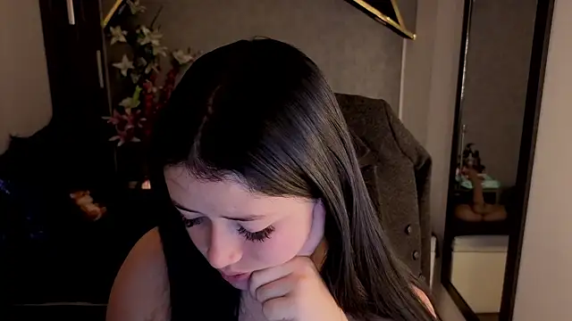 Snapshot of almma_shy chatting on 11-26-25, 01:22 almma shy online show from 11-26-25, 01:22