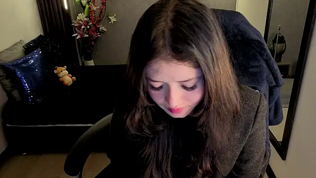 Snapshot of almma_shy chatting on 09-22-25, 01:28 almma shy online show from 09-22-25, 01:28