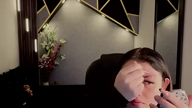 Snapshot of almma_shy chatting on 09-10-25, 01:21 almma shy online show from 09-10-25, 01:21