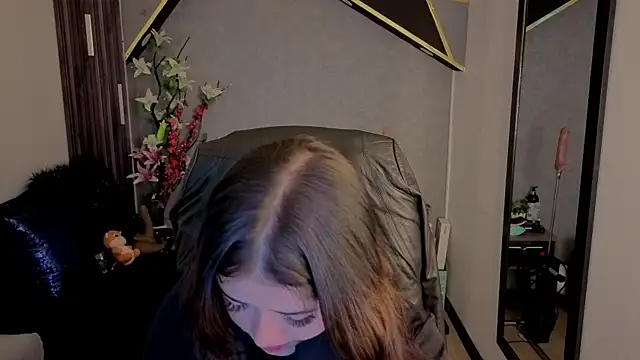 Snapshot of almma_shy chatting on 10-07-25, 01:23 almma shy online show from 10-07-25, 01:23