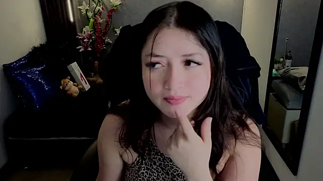 Snapshot of almma_shy chatting on 09-29-25, 02:01 almma shy online show from 09-29-25, 02:01