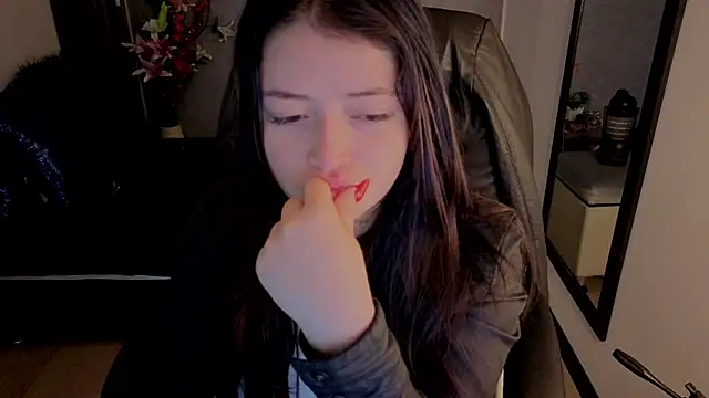 Snapshot of almma_shy chatting on 10-20-25, 02:17 almma shy online show from 10-20-25, 02:17