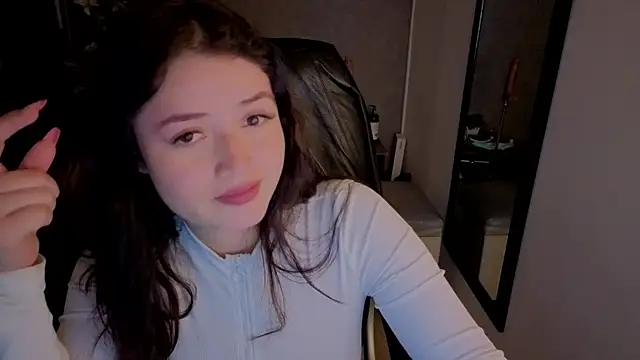 Snapshot of almma_shy chatting on 10-16-25, 01:19 almma shy online show from 10-16-25, 01:19