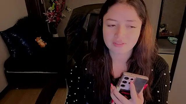 Snapshot of almma_shy chatting on 10-21-25, 01:21 almma shy online show from 10-21-25, 01:21