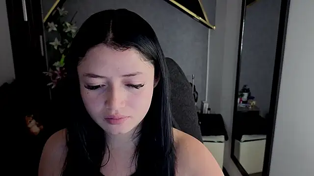 Snapshot of almma_shy chatting on 11-27-25, 01:33 almma shy online show from 11-27-25, 01:33