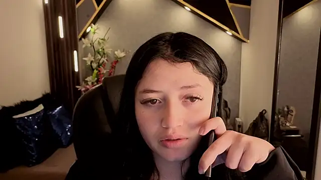 Snapshot of almma_shy chatting on 12-03-25, 01:43 almma shy online show from 12-03-25, 01:43