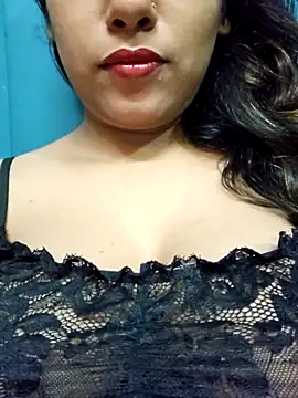 Snapshot of sexyindi_couple chatting on 10-05-25, 01:35 sexyindi couple online show from 10-05-25, 01:35