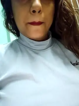 Snapshot of sexyindi_couple chatting on 02-05-25, 01:33 sexyindi couple online show from 02-05-25, 01:33