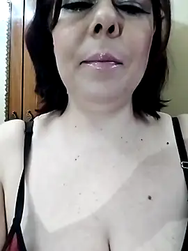 Lucia8600 online show from 05-10-26, 07:27