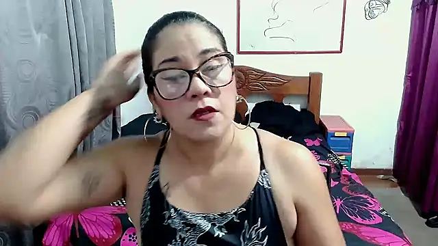 Mistresskloe01 online show from 09-24-25, 12:11