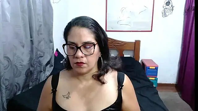 Mistresskloe01 online show from 02-15-25, 12:43