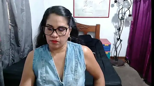 Mistresskloe01 online show from 03-04-25, 12:44