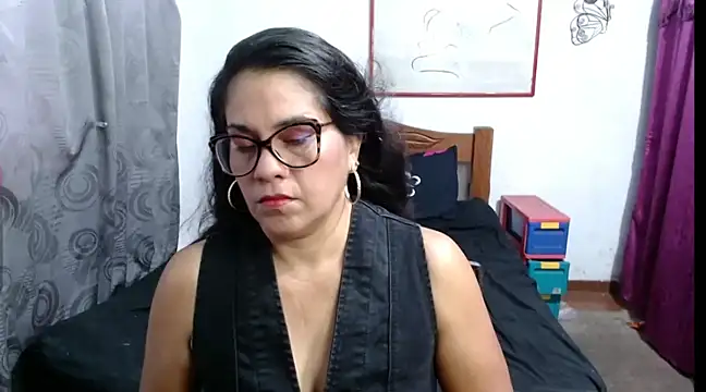 Mistresskloe01 online show from 02-11-25, 12:36