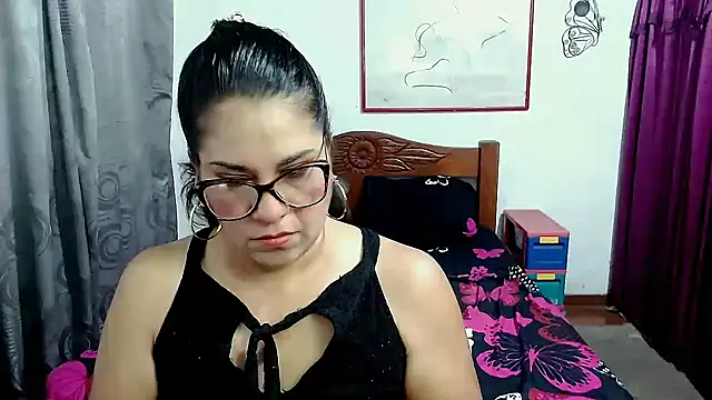 Mistresskloe01 online show from 09-17-25, 12:18