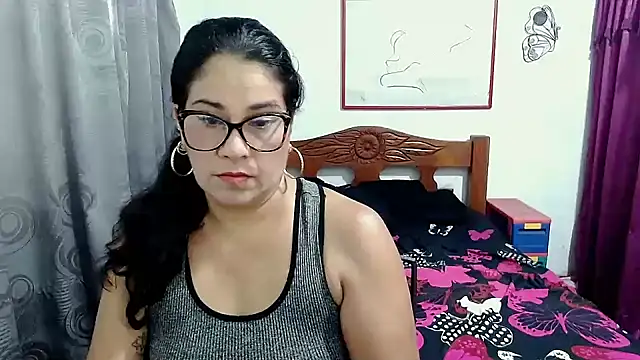 Mistresskloe01 online show from 10-27-25, 12:39