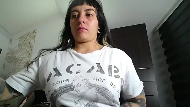 Naughty Kittenm online show from 12-18-25, 10:41