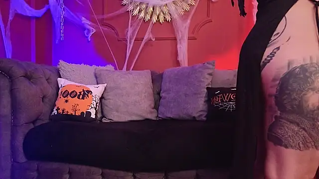 Julieta Russell online show from 10-31-25, 03:30