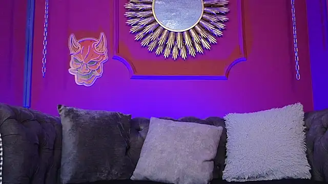 Julieta Russell online show from 12-14-25, 12:33