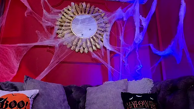 Julieta Russell online show from 10-16-25, 12:24