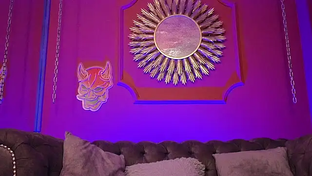 Julieta Russell online show from 12-17-25, 11:26