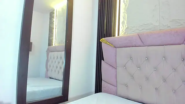 laurem-paulette online show from 11-17-25, 07:07