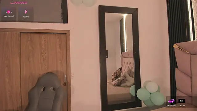 Snapshot of laurem-paulette chatting on 02-20-26, 07:05 laurem-paulette online show from 02-20-26, 07:05