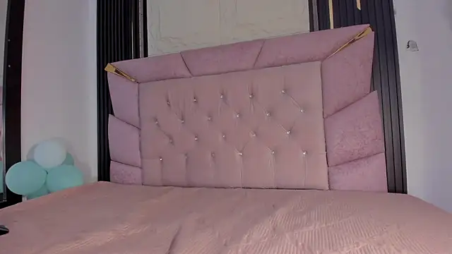 Snapshot of laurem-paulette chatting on 02-14-26, 08:09 laurem-paulette online show from 02-14-26, 08:09