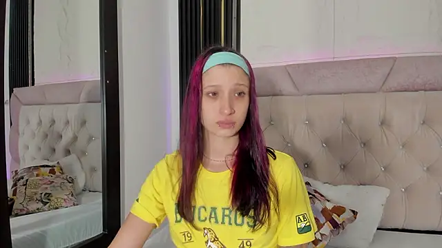 Snapshot of laurem-paulette chatting on 02-06-26, 07:10 laurem-paulette online show from 02-06-26, 07:10