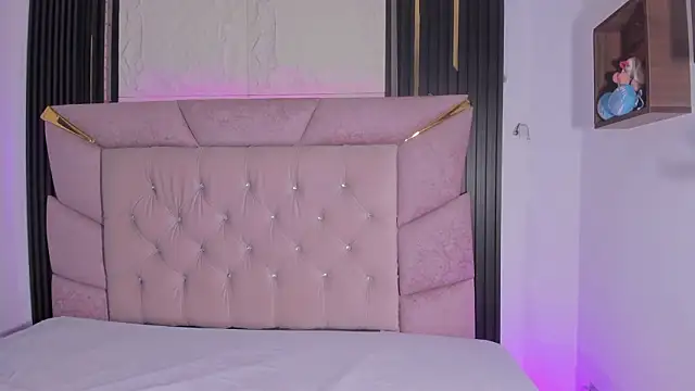 Snapshot of laurem-paulette chatting on 02-13-26, 06:52 laurem-paulette online show from 02-13-26, 06:52