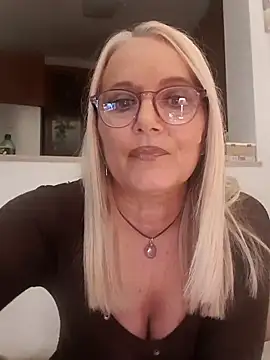 Snapshot of kikkastar chatting on 02-07-25, 10:41 kikkastar online show from 02-07-25, 10:41