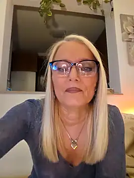 Snapshot of kikkastar chatting on 02-25-25, 08:21 kikkastar online show from 02-25-25, 08:21