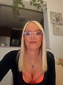 Snapshot of kikkastar chatting on 02-26-25, 08:04 kikkastar online show from 02-26-25, 08:04