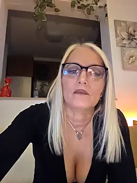 Snapshot of kikkastar chatting on 02-17-25, 08:06 kikkastar online show from 02-17-25, 08:06