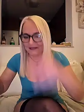 Snapshot of kikkastar chatting on 02-13-25, 08:13 kikkastar online show from 02-13-25, 08:13